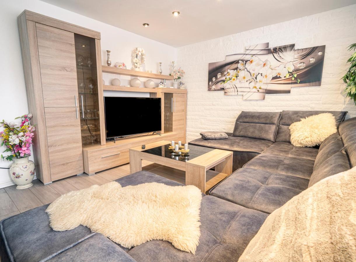 Truth Fuer 5 - King Size Betten, Kamin, Garten, Xxl Couch, Smart-Tv دورتموند المظهر الخارجي الصورة
